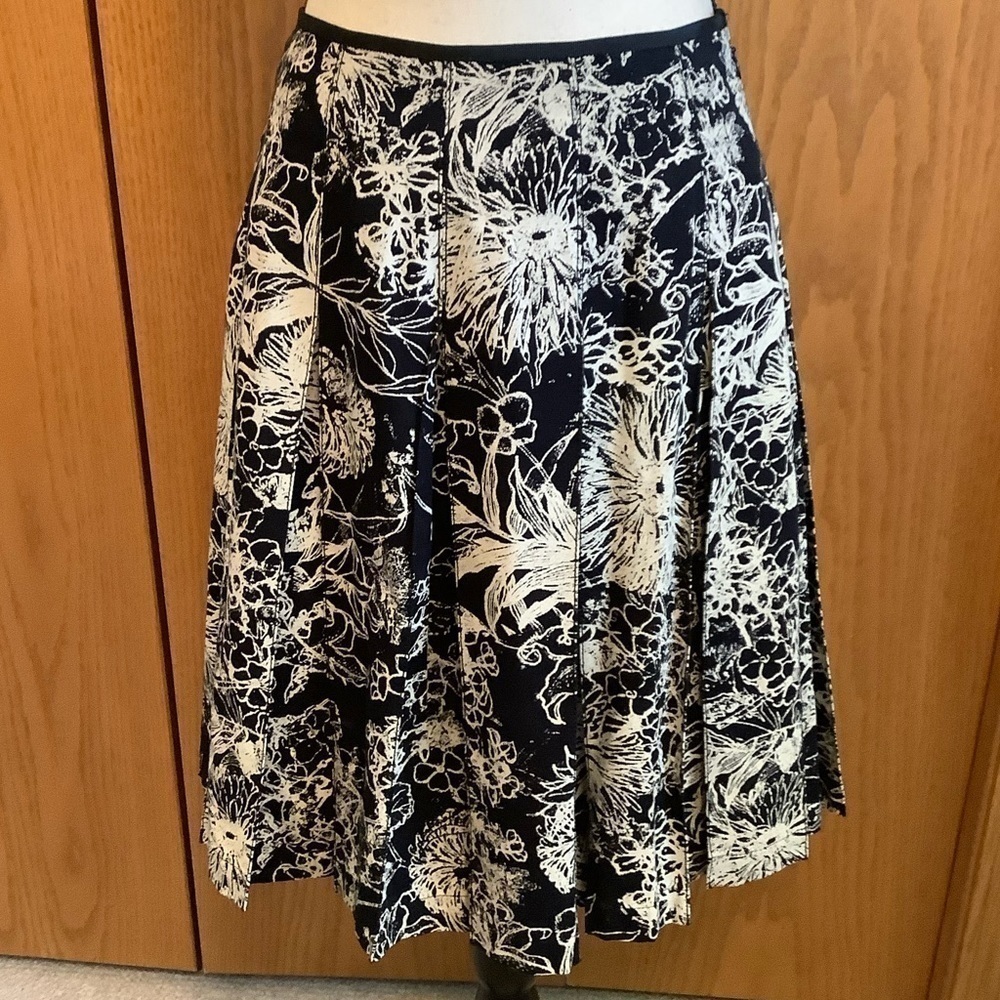 St. John Collection Floral Print Skirt Sz-4